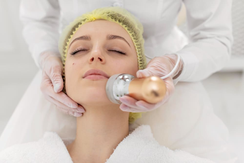 Rejuvenating facial treatment